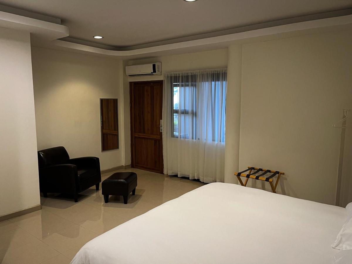 Legacy Boutique Hotel Quesada  Bagian luar foto