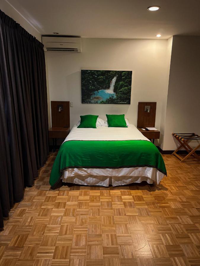 Legacy Boutique Hotel Quesada  Bagian luar foto